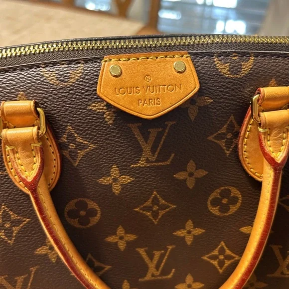 Louis Vuitton Turenne - Picture 4 of 11